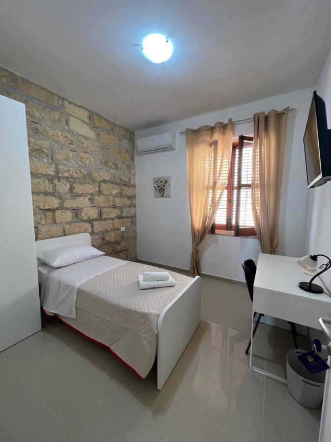 B&B Marco Polo Terrasini Buitenkant foto