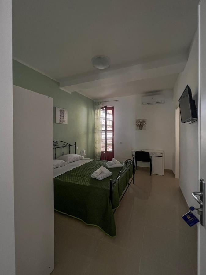 B&B Marco Polo Terrasini Buitenkant foto