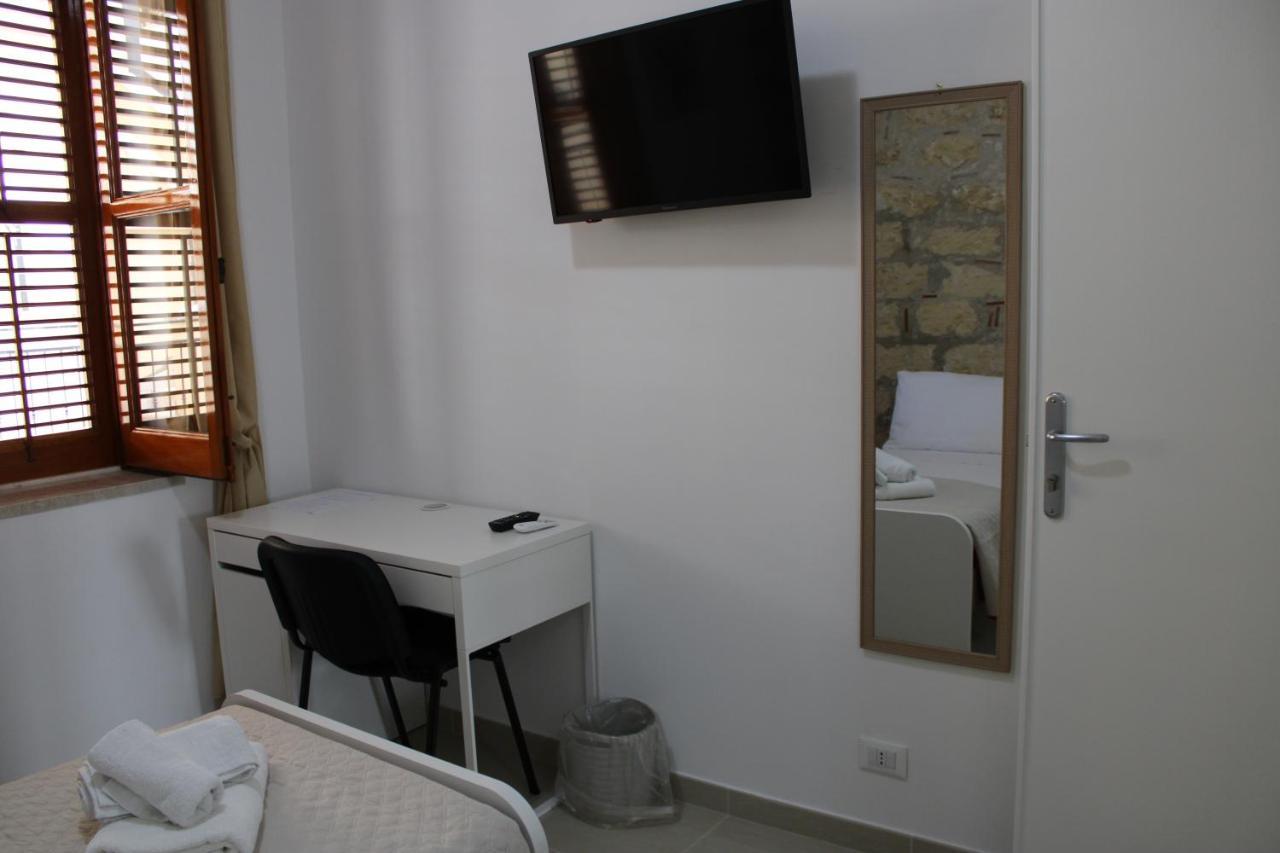 B&B Marco Polo Terrasini Buitenkant foto