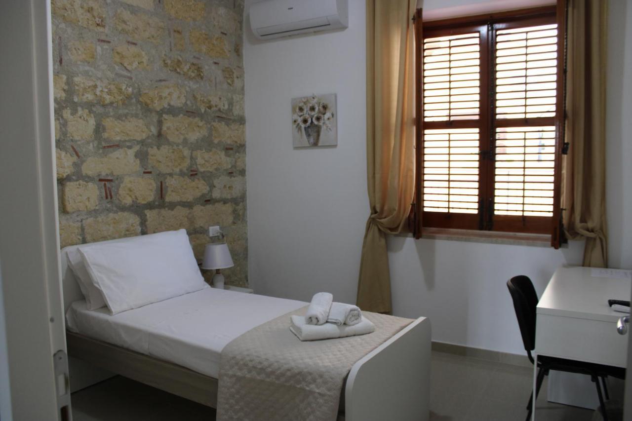 B&B Marco Polo Terrasini Buitenkant foto